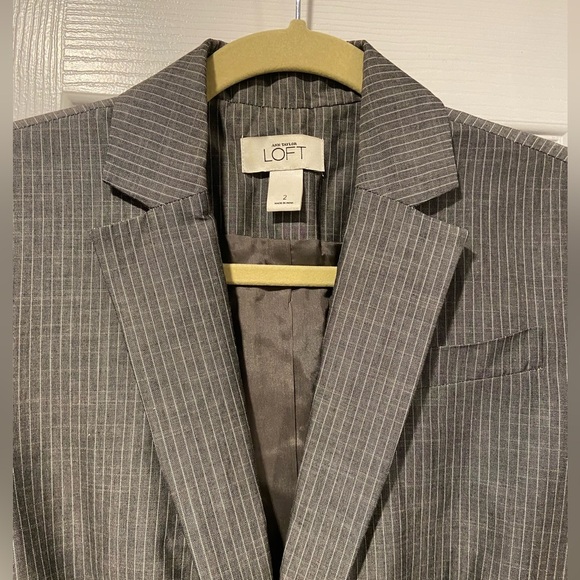 Loft Size 2 Gray Pin Stripe Cropped Button Fronr Blazer Jacket 3/4 Sleeve Pocket - Picture 2 of 11